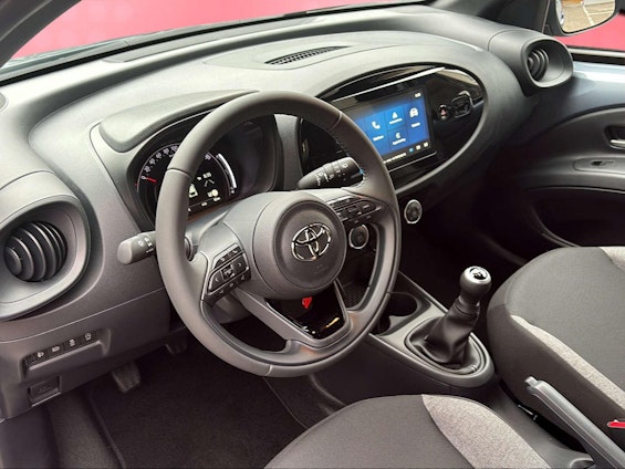 Vehicle image 9 Vehicle image 9