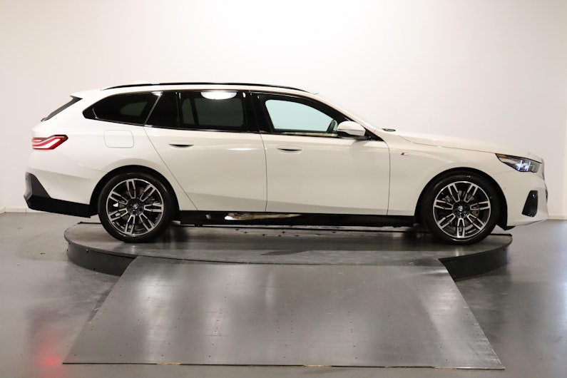 Vehicle image BMW 5 SERIES