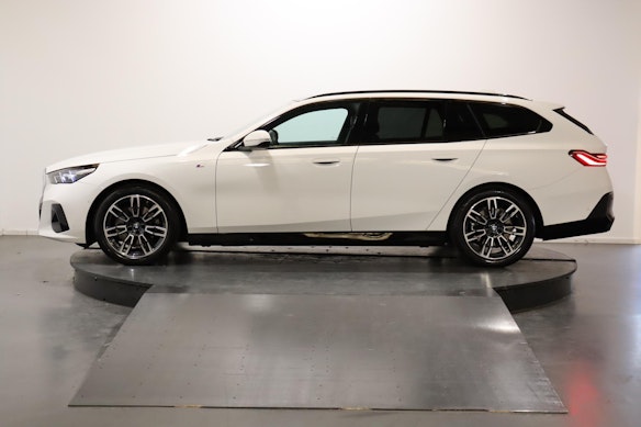 BMW 520d xDrive Touring 1