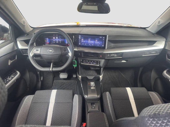 Vehicle image 28