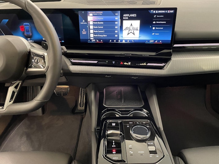 Vehicle image BMW 5 SERIES