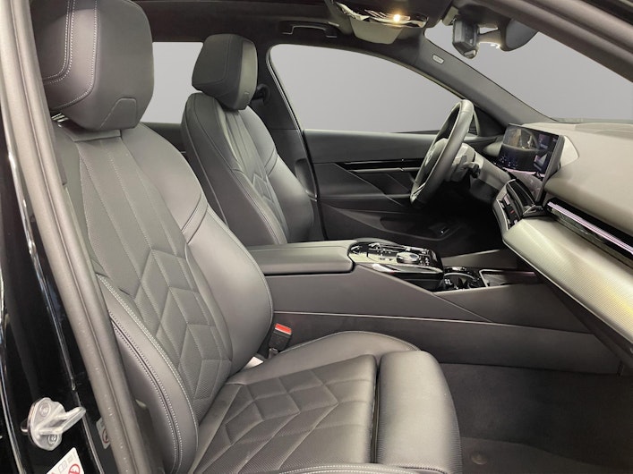 Vehicle image BMW 5 SERIES