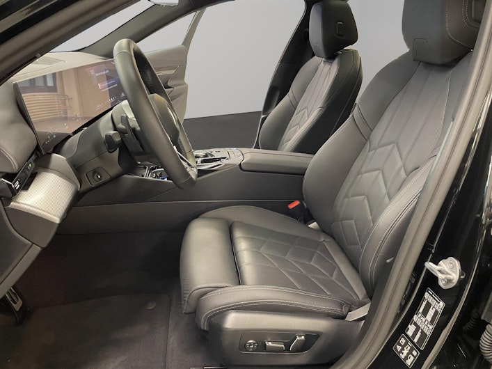 Vehicle image BMW 5 SERIES