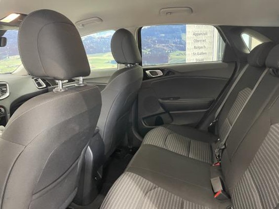 Vehicle image 6 Vehicle image 6