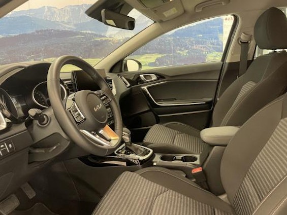 Vehicle image 4 Vehicle image 4