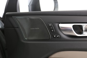 Vehicle image VOLVO XC60 2.0 T6 TE Ultra Bright eAWD