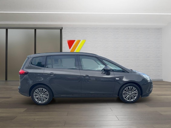 First vehicle image