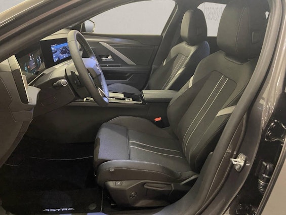 Vehicle image 4 Vehicle image 4