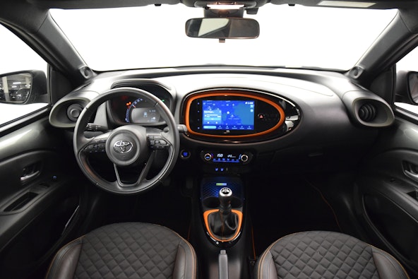 Vehicle image 12
