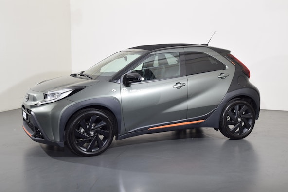 Vehicle image 4