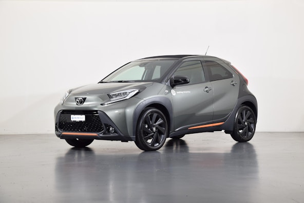 First vehicle image