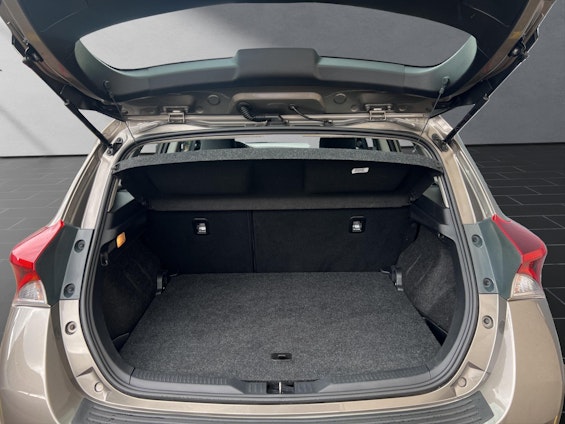 Vehicle image 10 Vehicle image 10