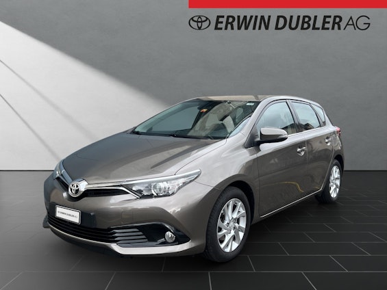 First vehicle image