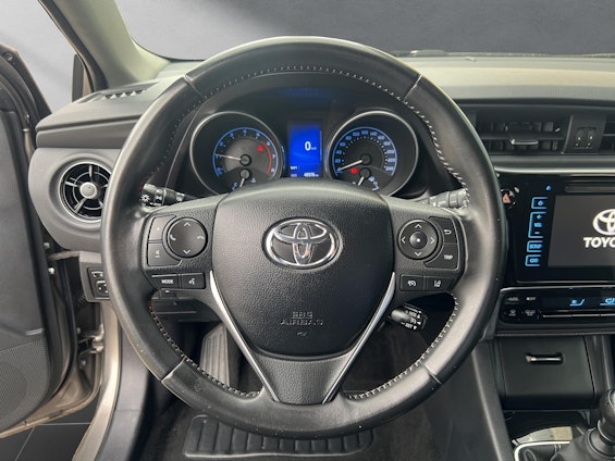 Vehicle image 4 Vehicle image 4