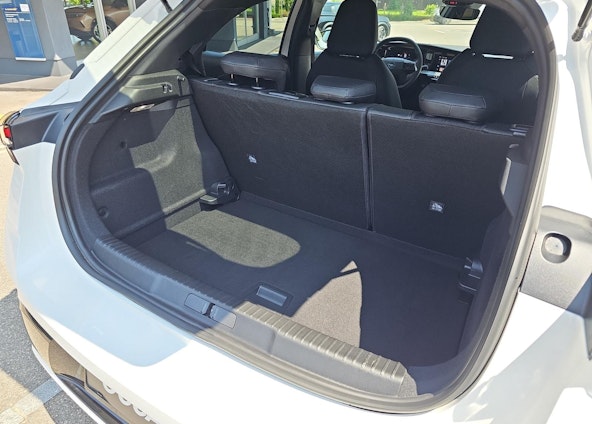 Vehicle image 17 Vehicle image 17