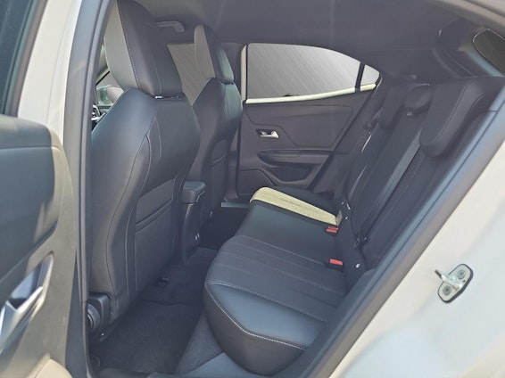 Vehicle image 9 Vehicle image 9