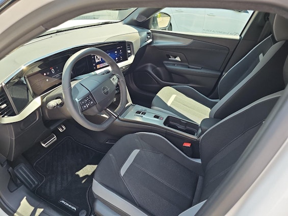 Vehicle image 15 Vehicle image 15