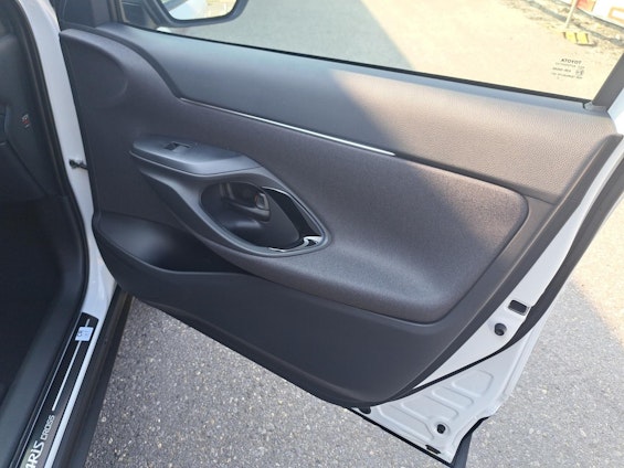 Vehicle image 17