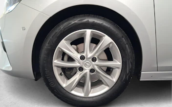 https://vehicle.imgix.net/3906799/74c30a87-7a4c-497e-82e5-1885b494ceb3.jpg