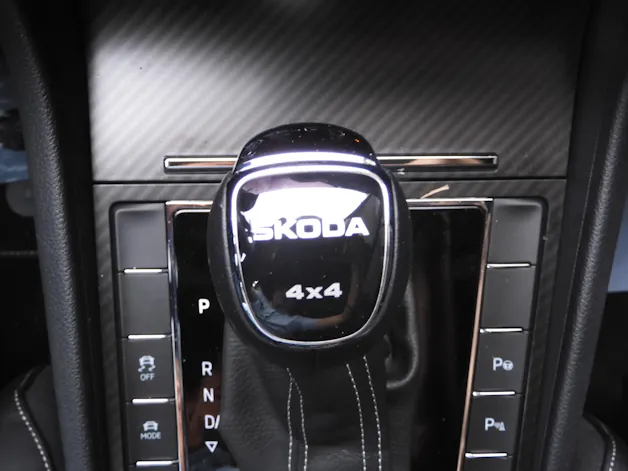 Škoda Superb Combi 2.0 TSI 280 SportLine Light 4x4 DSG