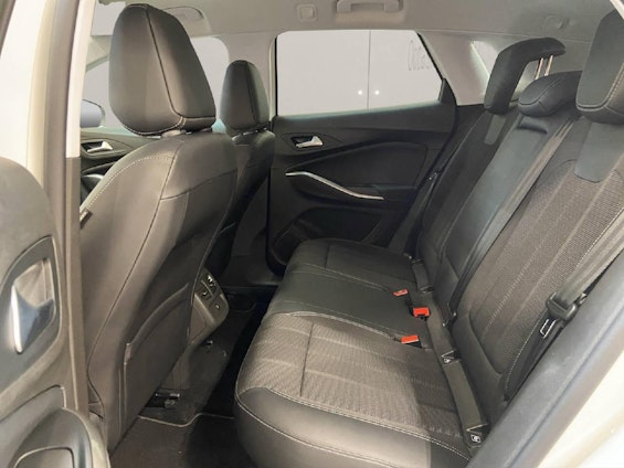 Vehicle image 9 Vehicle image 9