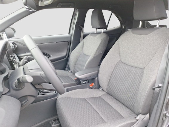 Vehicle image 10