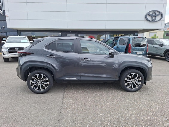First vehicle image