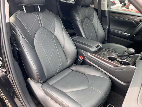 Vehicle image 14 Vehicle image 14