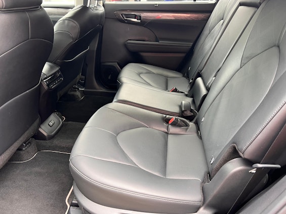 Vehicle image 10 Vehicle image 10