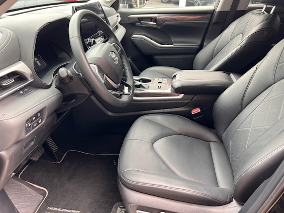 Vehicle image 8 Vehicle image 8