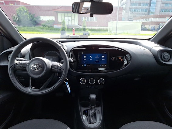 Vehicle image 9
