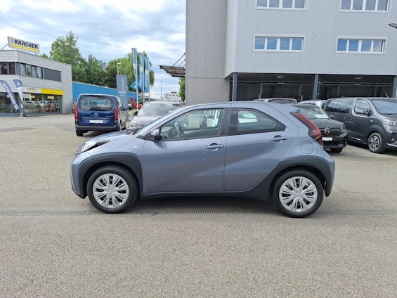 Vehicle image 4
