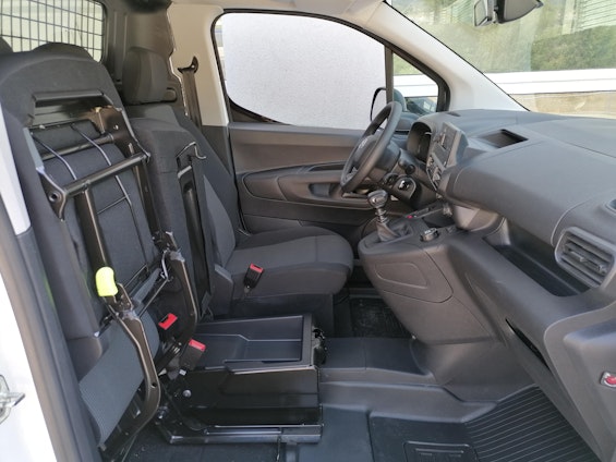 Vehicle image 8
