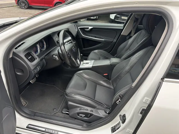 Volvo V60 2.0 T R-Design