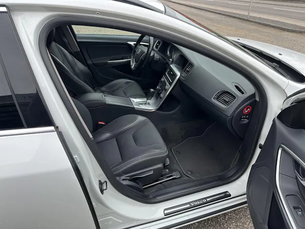 Volvo V60 2.0 T R-Design