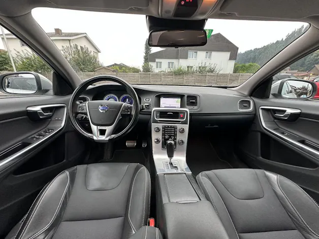 Volvo V60 2.0 T R-Design