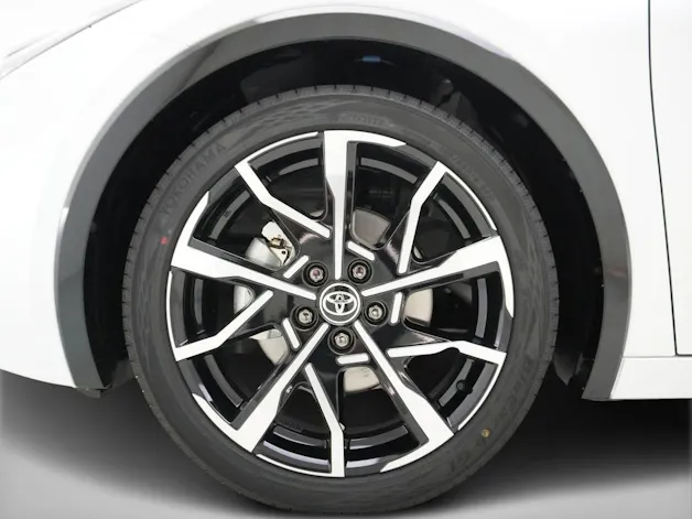 Toyota 2.0 Plug-In-Hybrid Style