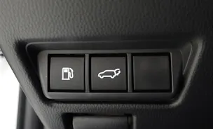 Toyota 2.0 Plug-In-Hybrid Style