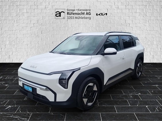 First vehicle image