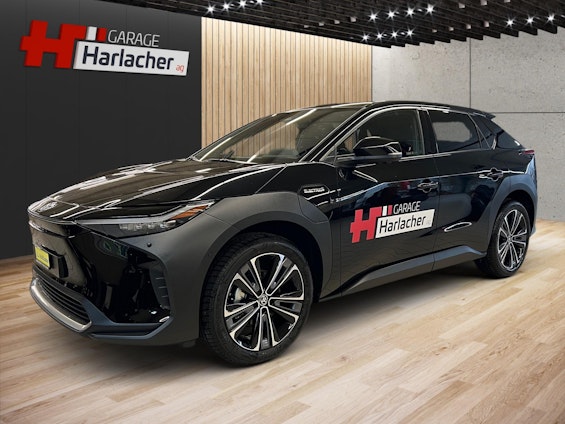 First vehicle image