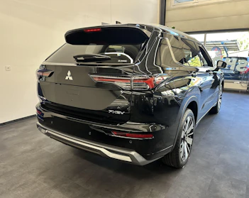MITSUBISHI OUTLANDER 6