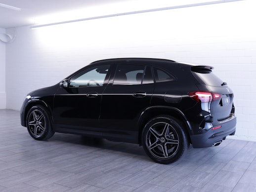 MERCEDES-BENZ GLA 200 Night Star AMG Line 2