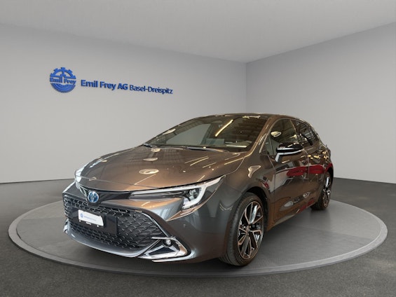 First vehicle image