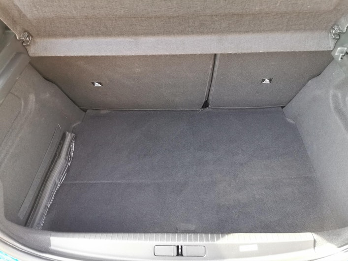 Vehicle image PEUGEOT 208