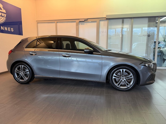 Vehicle image MERCEDES-BENZ A 220