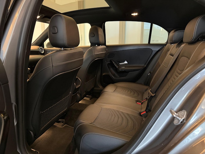 Vehicle image MERCEDES-BENZ A 220