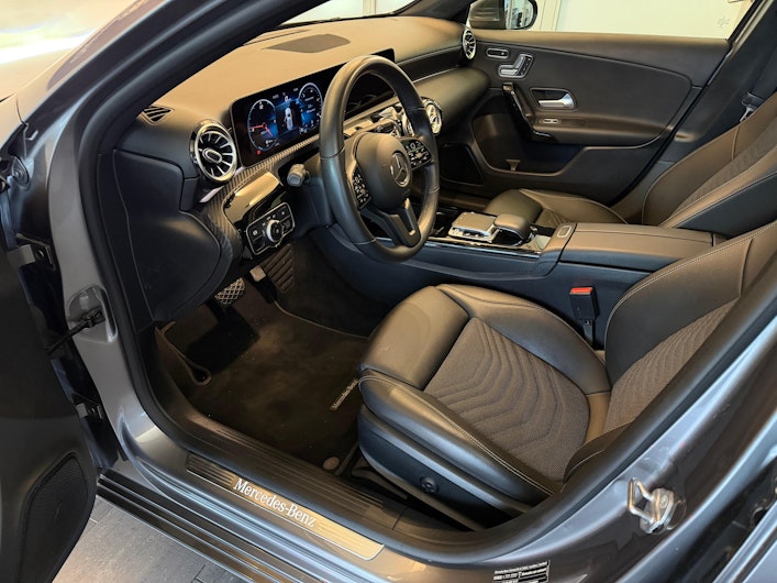 Vehicle image MERCEDES-BENZ A 220