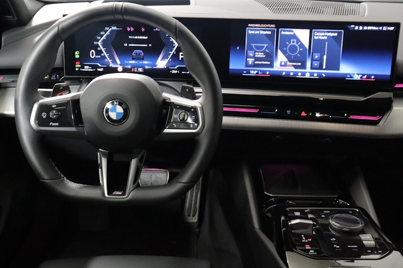 Vehicle image BMW 5 SERIES