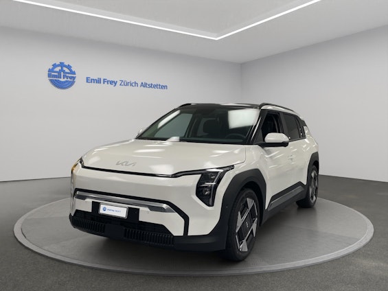 First vehicle image