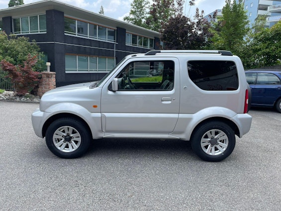 First vehicle image